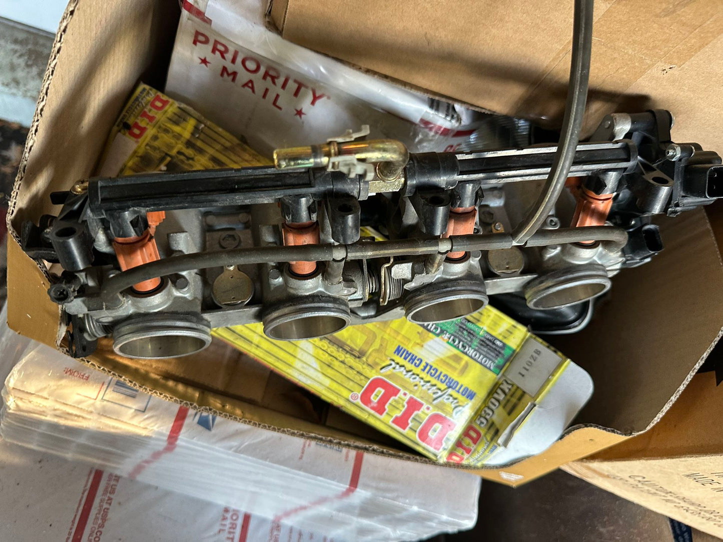 04 05 Suzuki GSXR 750 Throttle Bodies GSXR750 Fuel Injectors Injection Core Exchange