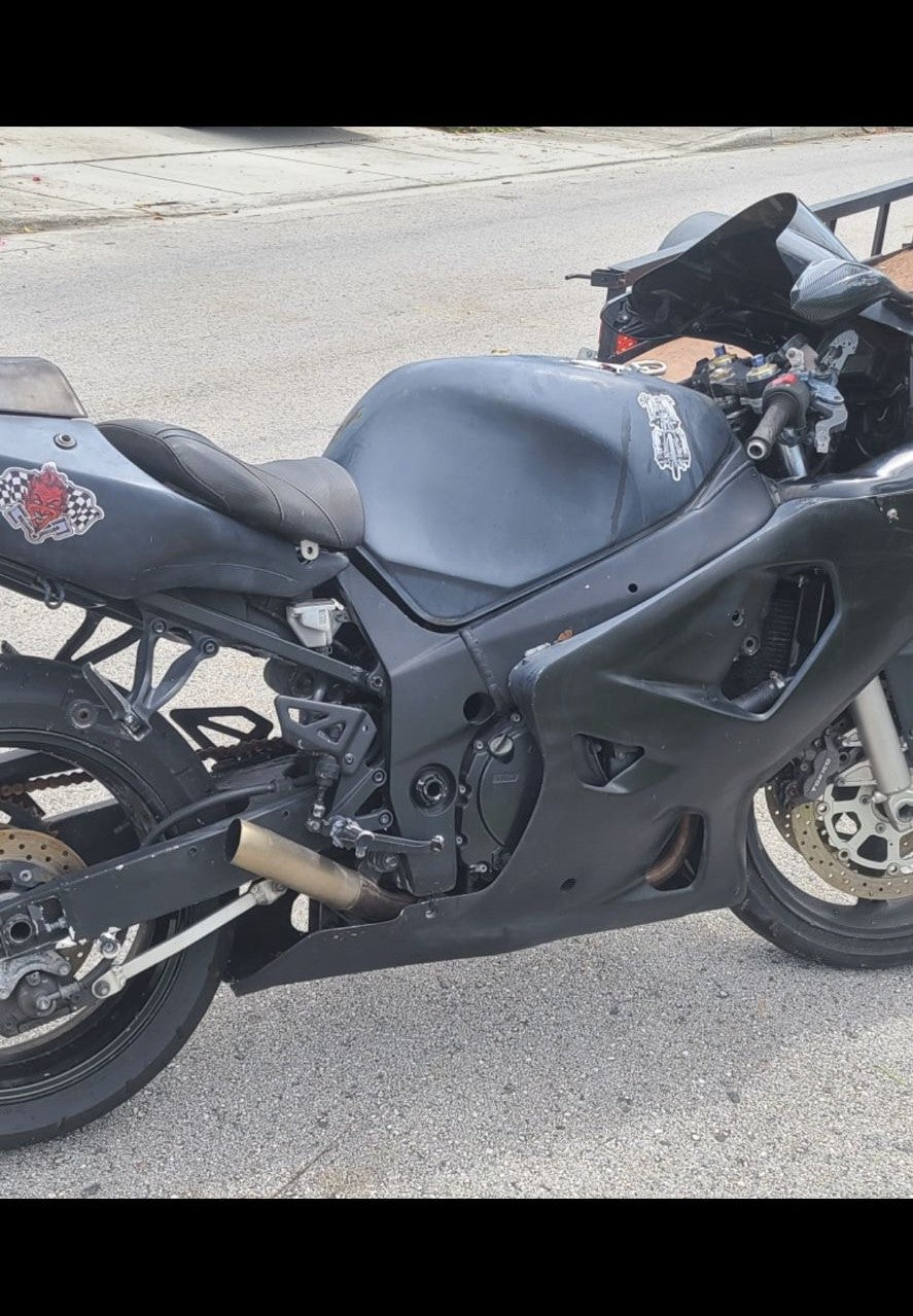 00 - 03 Suzuki GSXR For Parts Motor Gas Tank Fuel Pump Rims Headlight and More