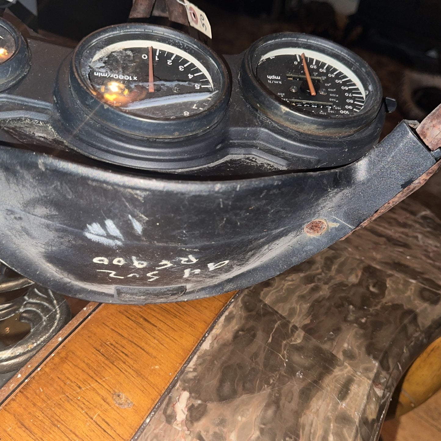 Suzuki RF900 RF 900 Gauges Speedometer & Upper Bracket Speedo Gauge Odometer