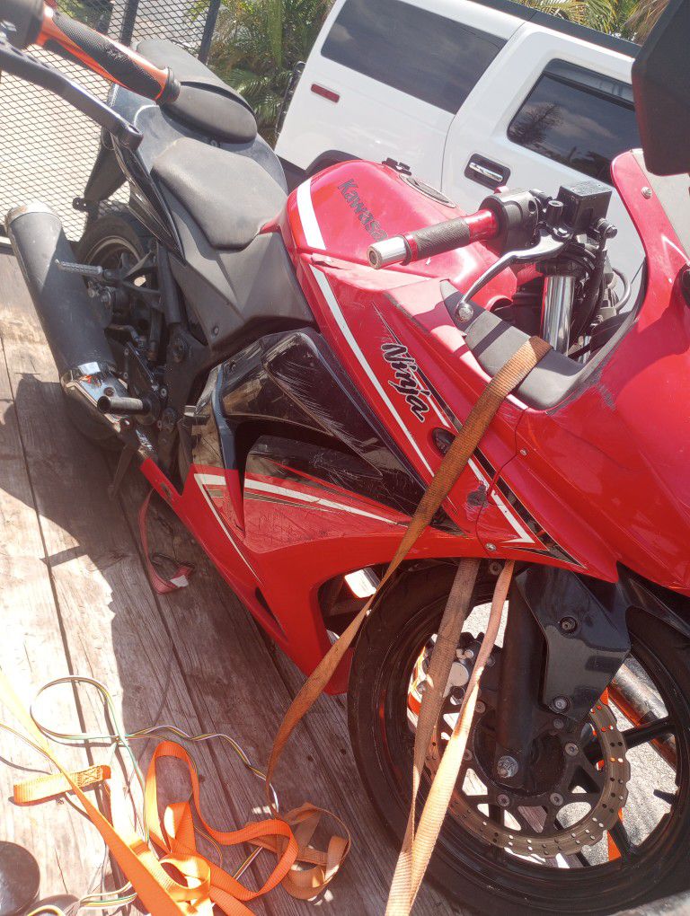 SOLD SOLD 2012 Kawasaki Ninja 250 EX250 Parts Bike / For Export Certificate Of Destruction Title Finance Available