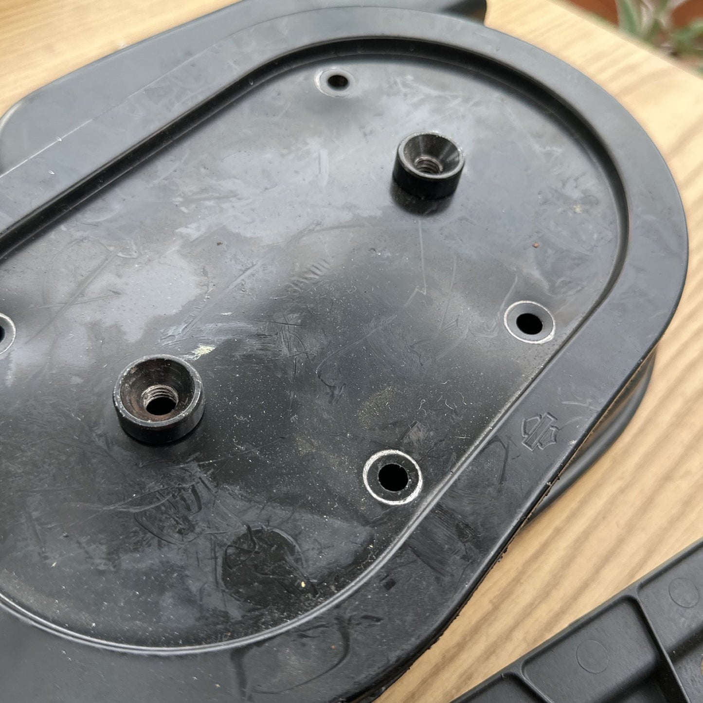 Harley-Davidson Sportster 1200 883 Complete Air Cleaner Assembly Part # 29048-04 or 29367-04 XL1200 XLH883
