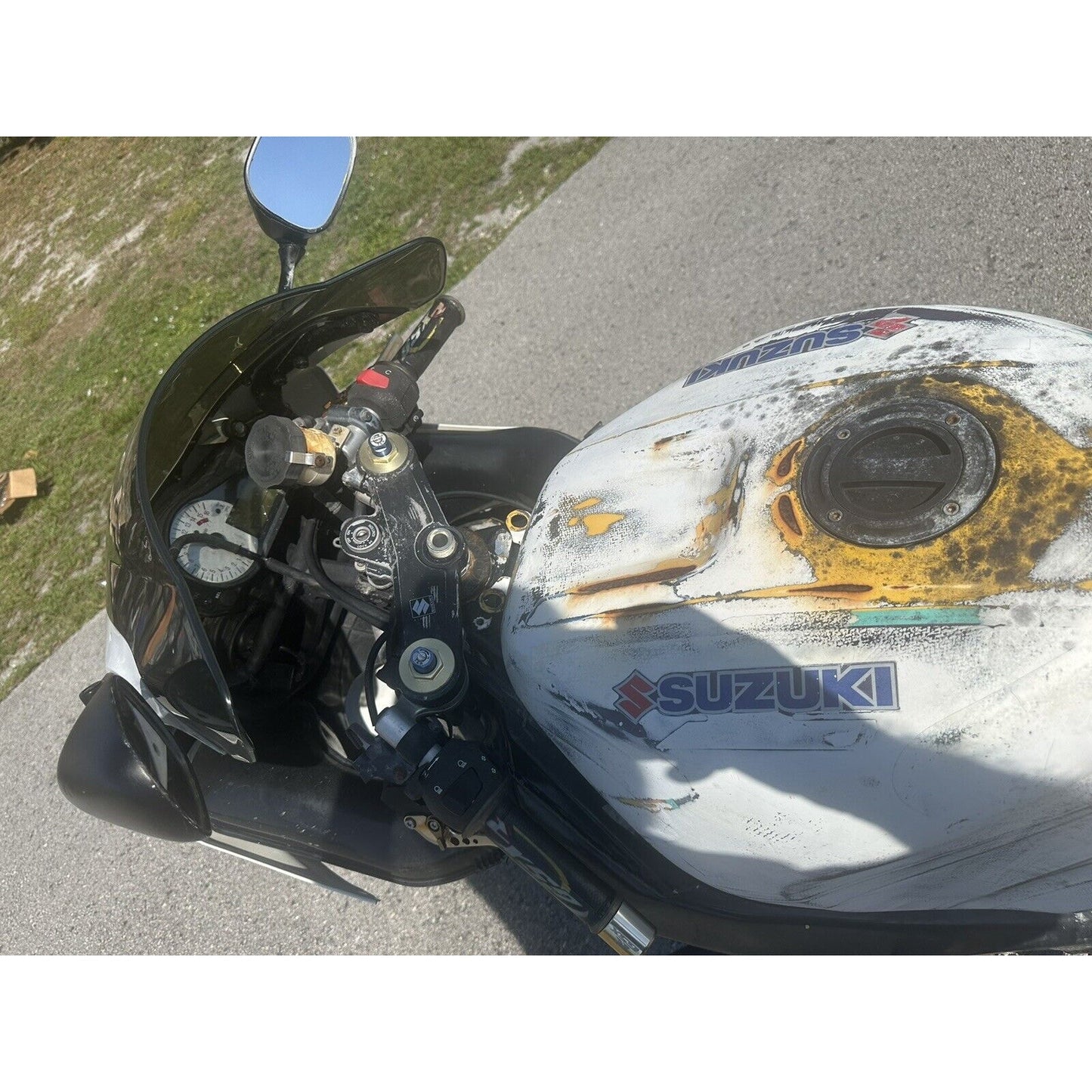 2001-2003 SUZUKI GSXR 600 Fuel Tank Gas Tank Only READ 00-03 GSXR 750 GSXR600