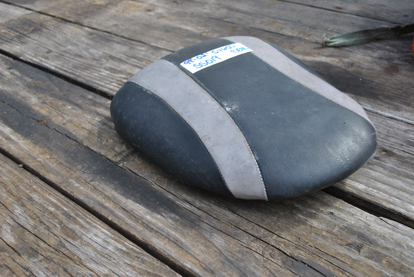 99 00 01 02 Suzuki SV650 SV 650 Rear Back Passenger Seat Pad Pillion