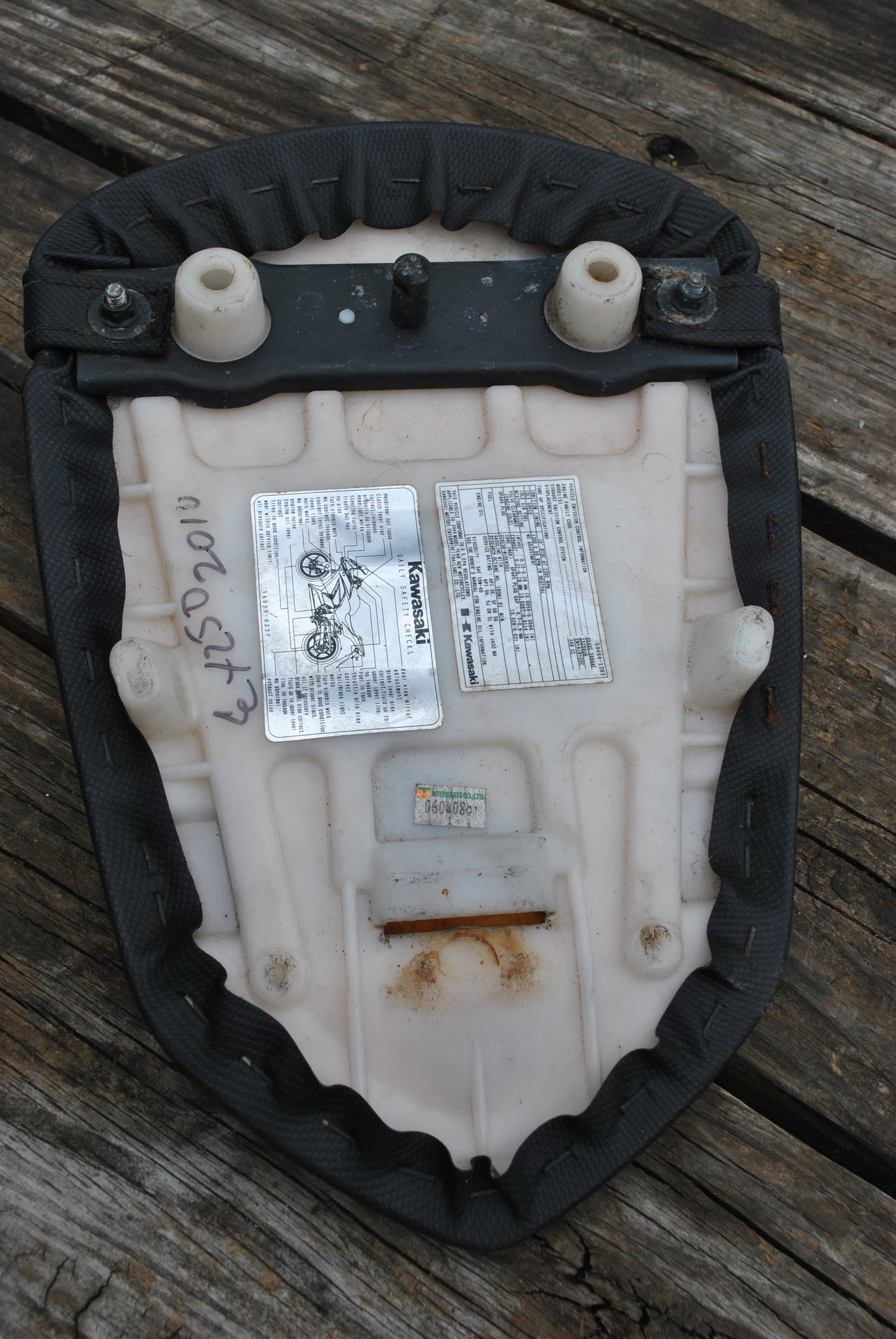 2010 Kawasaki EX250 EX 250 Rear Passenger Back Seat Pad Pillion Ninja 250