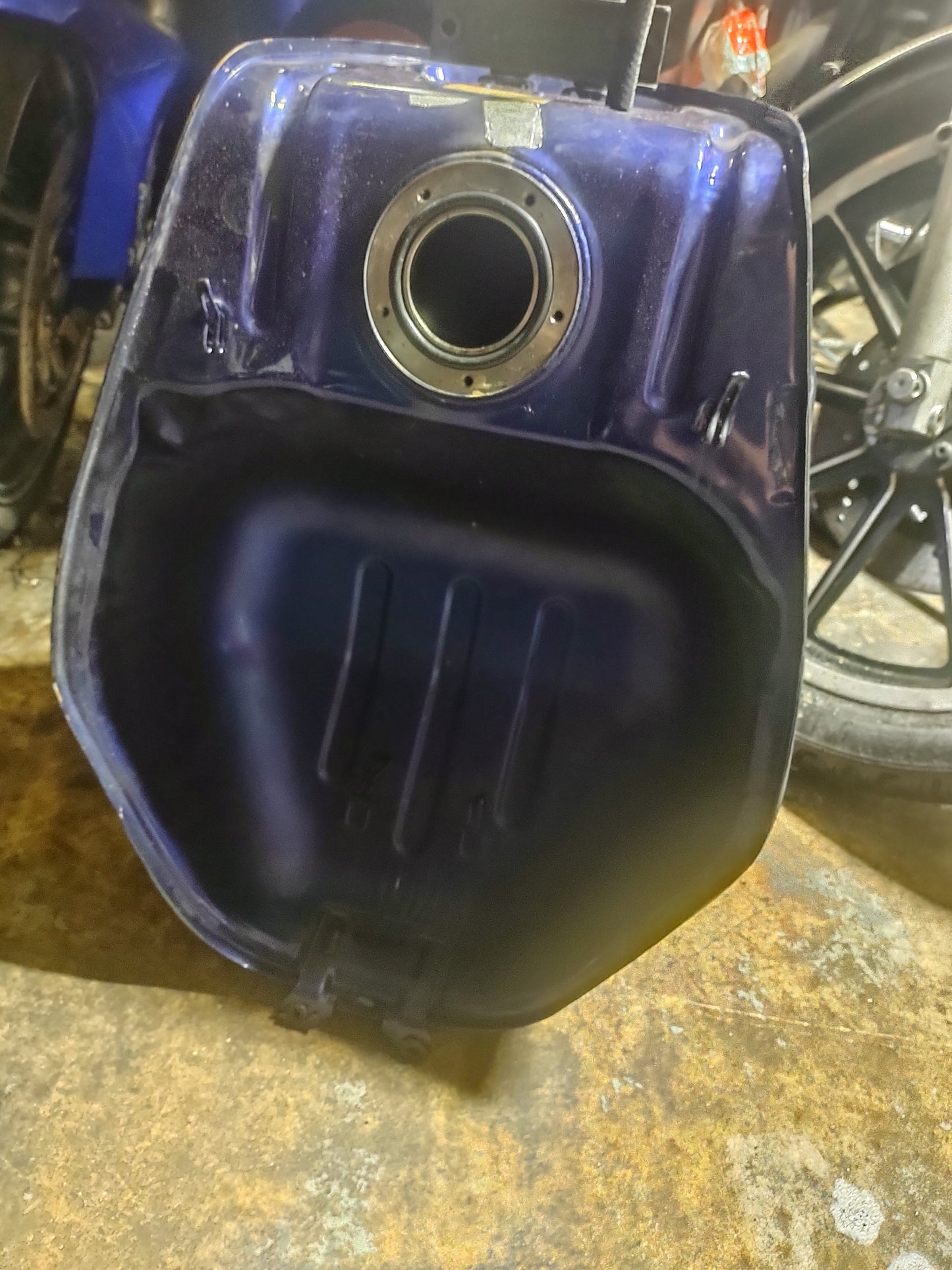 SOLD Suzuki GSXR 600 750 1000 Gas Fuel Petrol Tank Cell 00-03 GSXR750 01-03 GSXR600