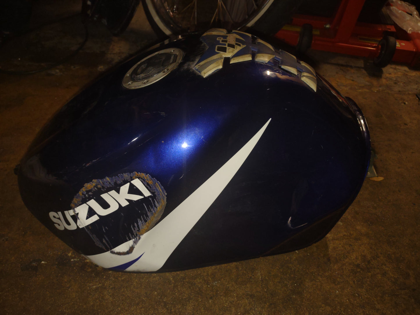 SOLD Suzuki GSXR 600 750 1000 Gas Fuel Petrol Tank Cell 00-03 GSXR750 01-03 GSXR600
