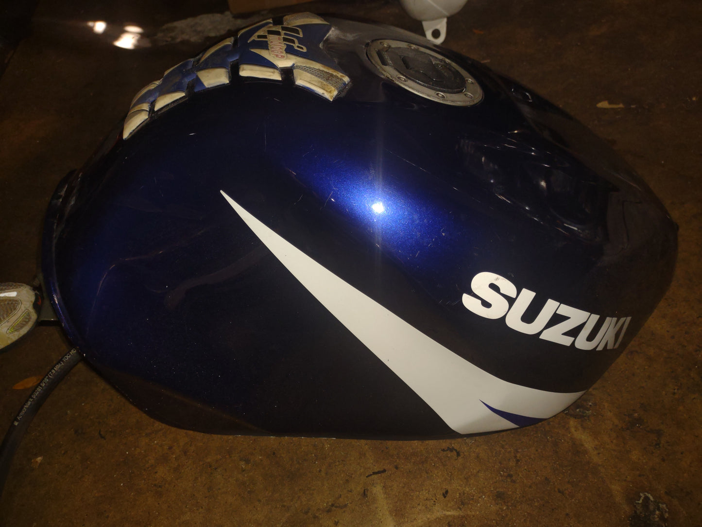 SOLD Suzuki GSXR 600 750 1000 Gas Fuel Petrol Tank Cell 00-03 GSXR750 01-03 GSXR600