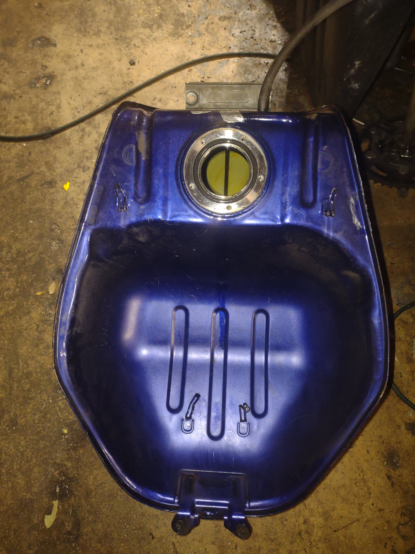SOLD Suzuki GSXR 600 750 1000 Gas Fuel Petrol Tank Cell 00-03 GSXR750 01-03 GSXR600
