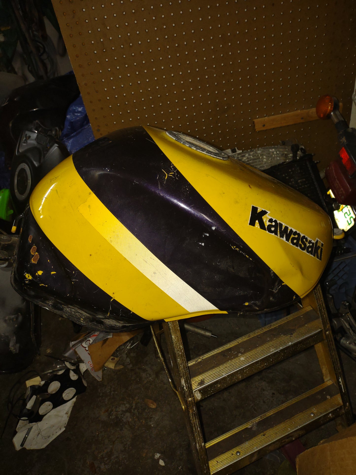 2001 Kawasaki ZX6 ZX-6 ZX6E Gas Fuel Petrol Tank Local Pickup Only Ninja 600 ZZR600