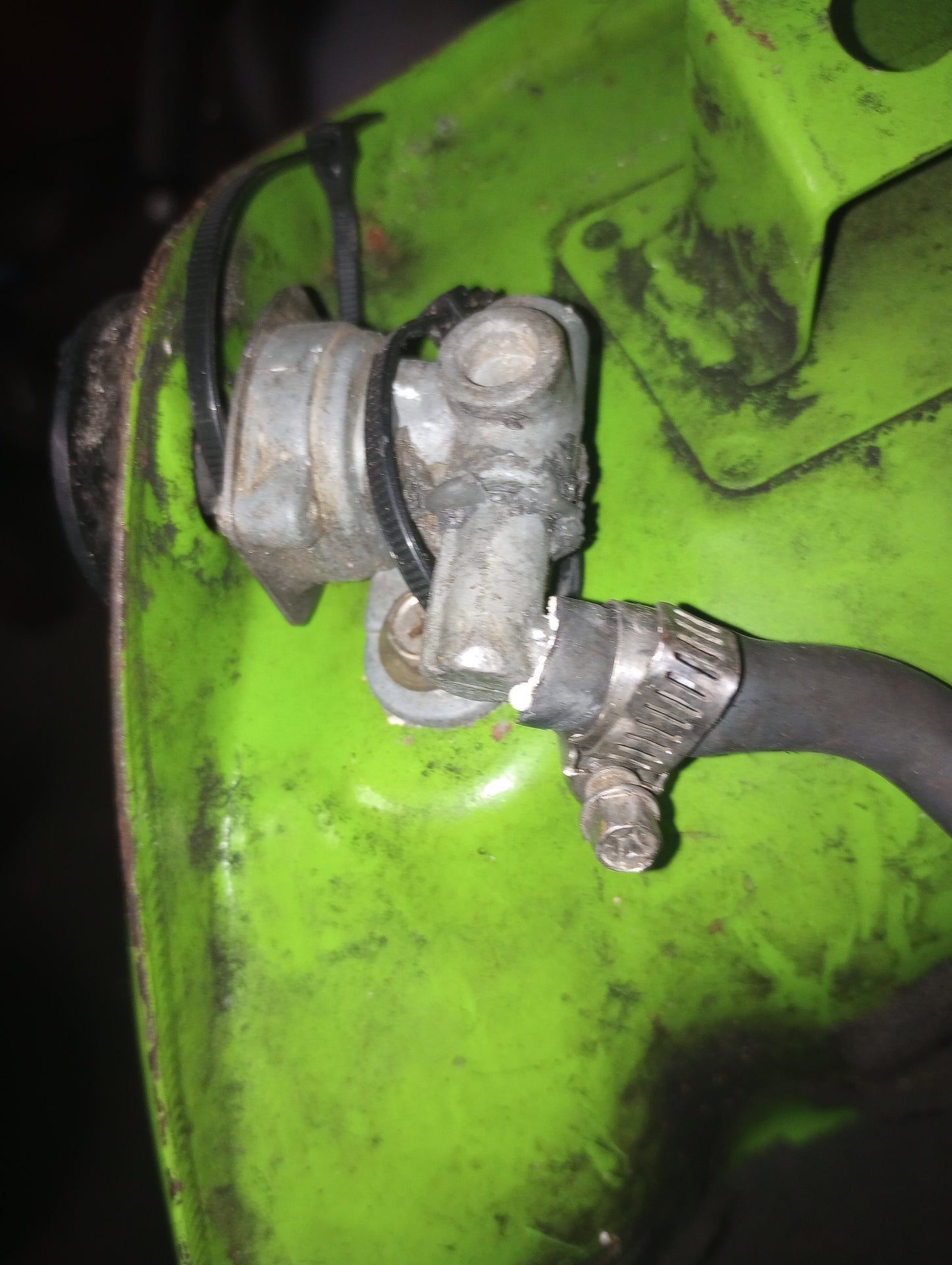 00 Kawasaki ZX-7 ZX7 Gas Tank Fuel Petrol Cell ZX-7R ZX7R