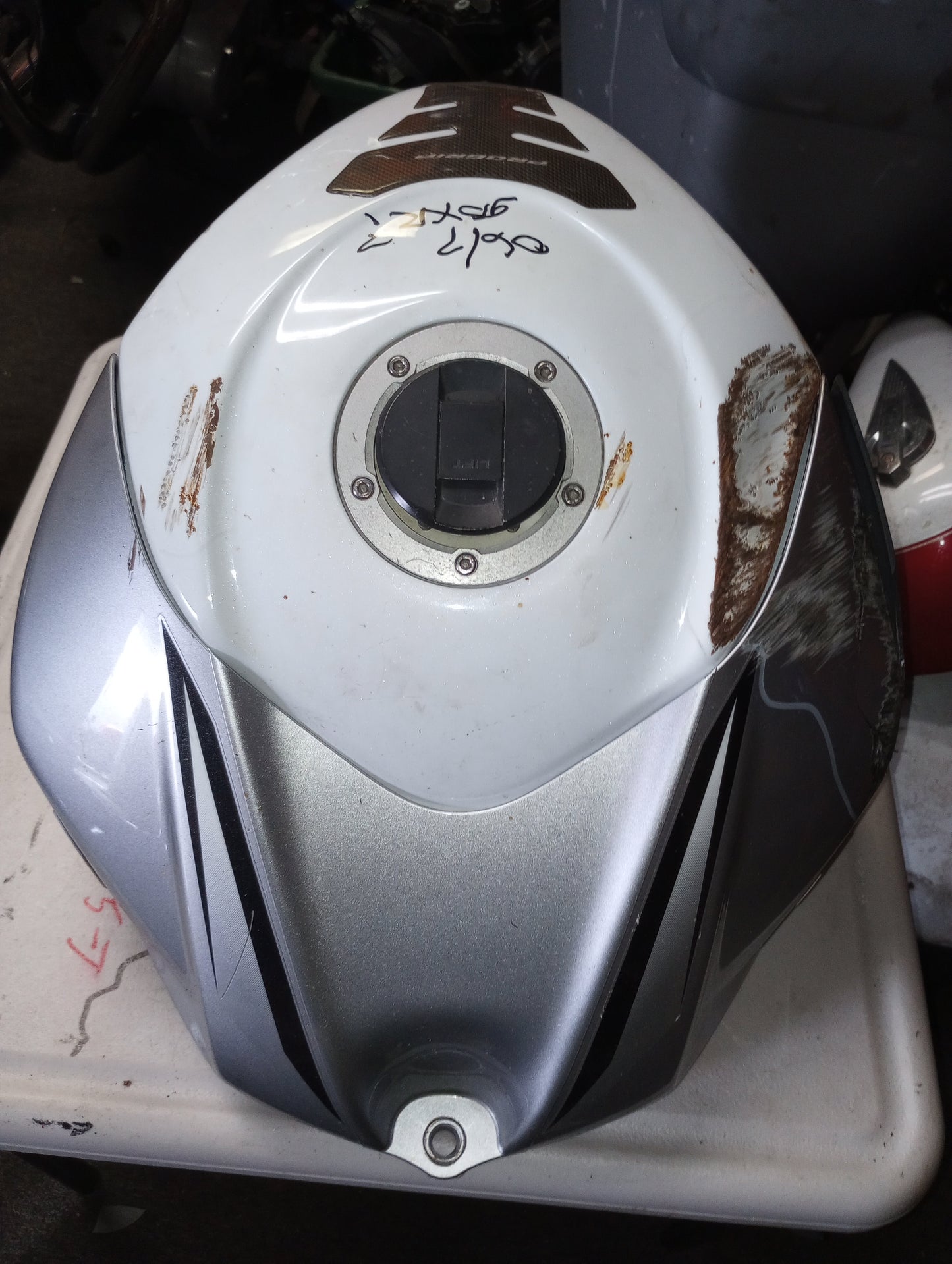 07 08 Suzuki GSXR 1000 Gas Tank GSXR1000 Fuel Petrol Cell