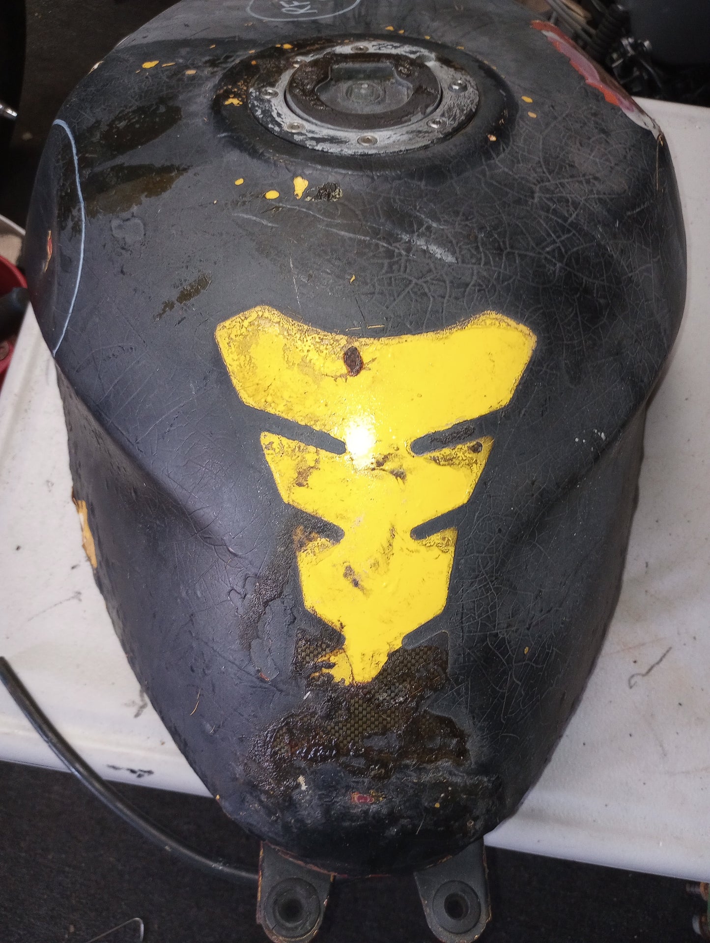 Suzuki RF600 RF 600 Gas Tank Dented Fuel Petrol Cell Reservoir RF600RT