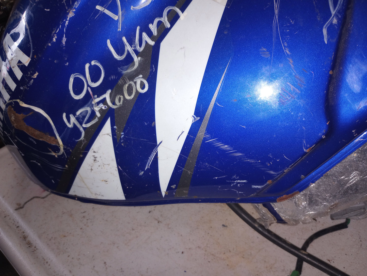 Yamaha YZF 600 Gas Tank Fuel Petrol Cell Reservoir YZF600