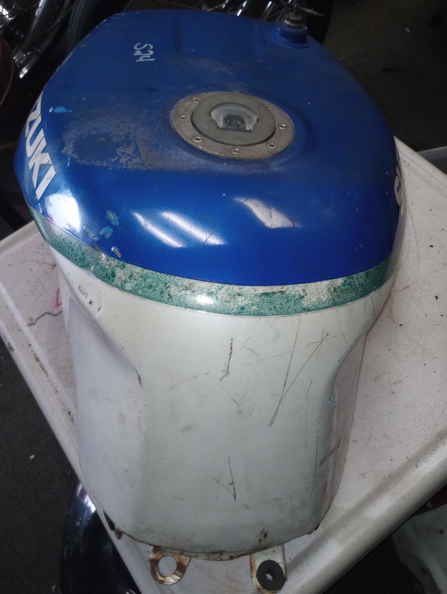 93-98 Suzuki GSXR 1100 GSXR1100 Gas Fuel Petrol Tank Cell