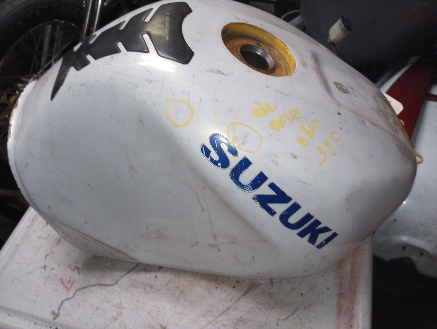 Suzuki GSXR 600 750 1000 Gas Fuel Petrol Tank Cell 00-03 GSXR750 01-03 GSXR600