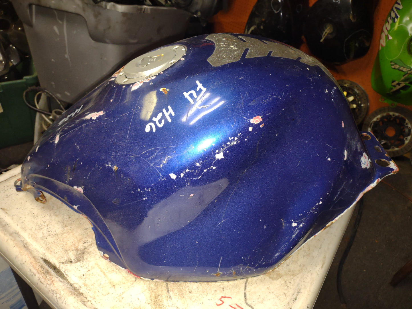 Honda CBR600 F4 CBR 600 Gas Tank Fuel Petrol Cell Reservoir