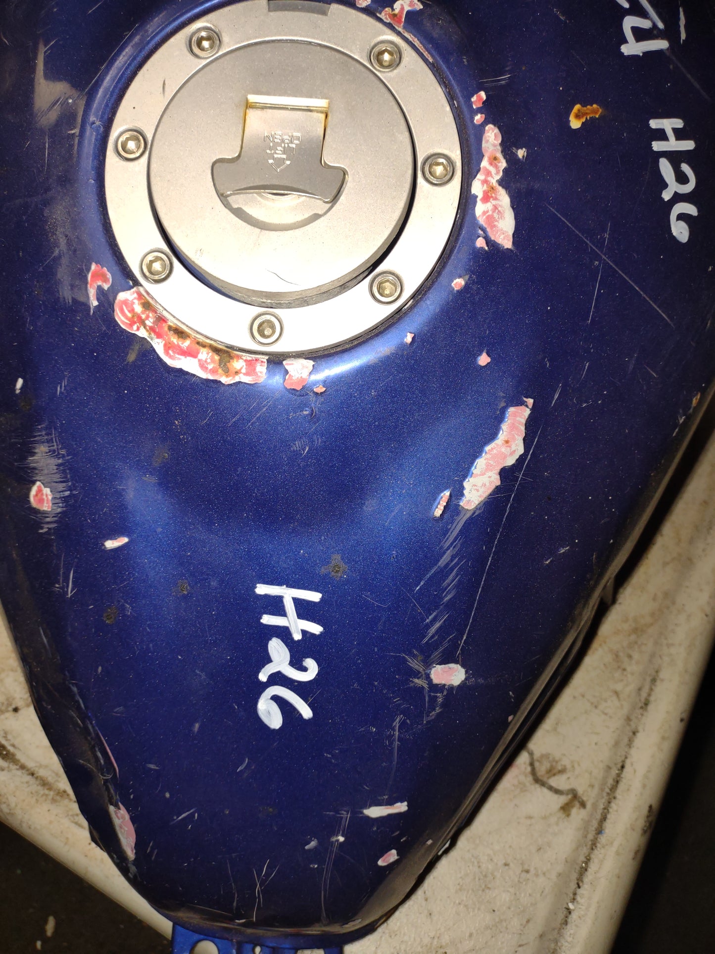 Honda CBR600 F4 CBR 600 Gas Tank Fuel Petrol Cell Reservoir