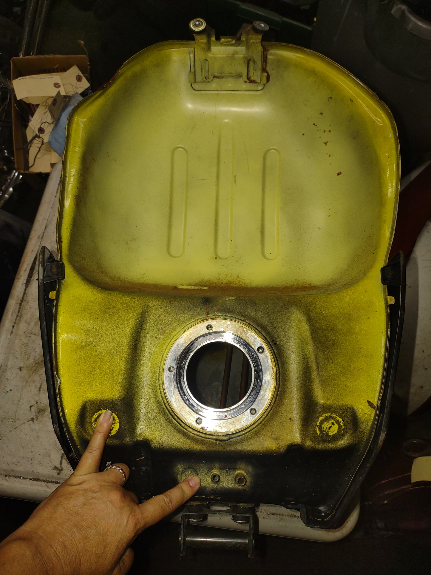 04 05 Suzuki GSXR 600 GSXR600 Gas Tank Fuel Petrol Cell Reservoir