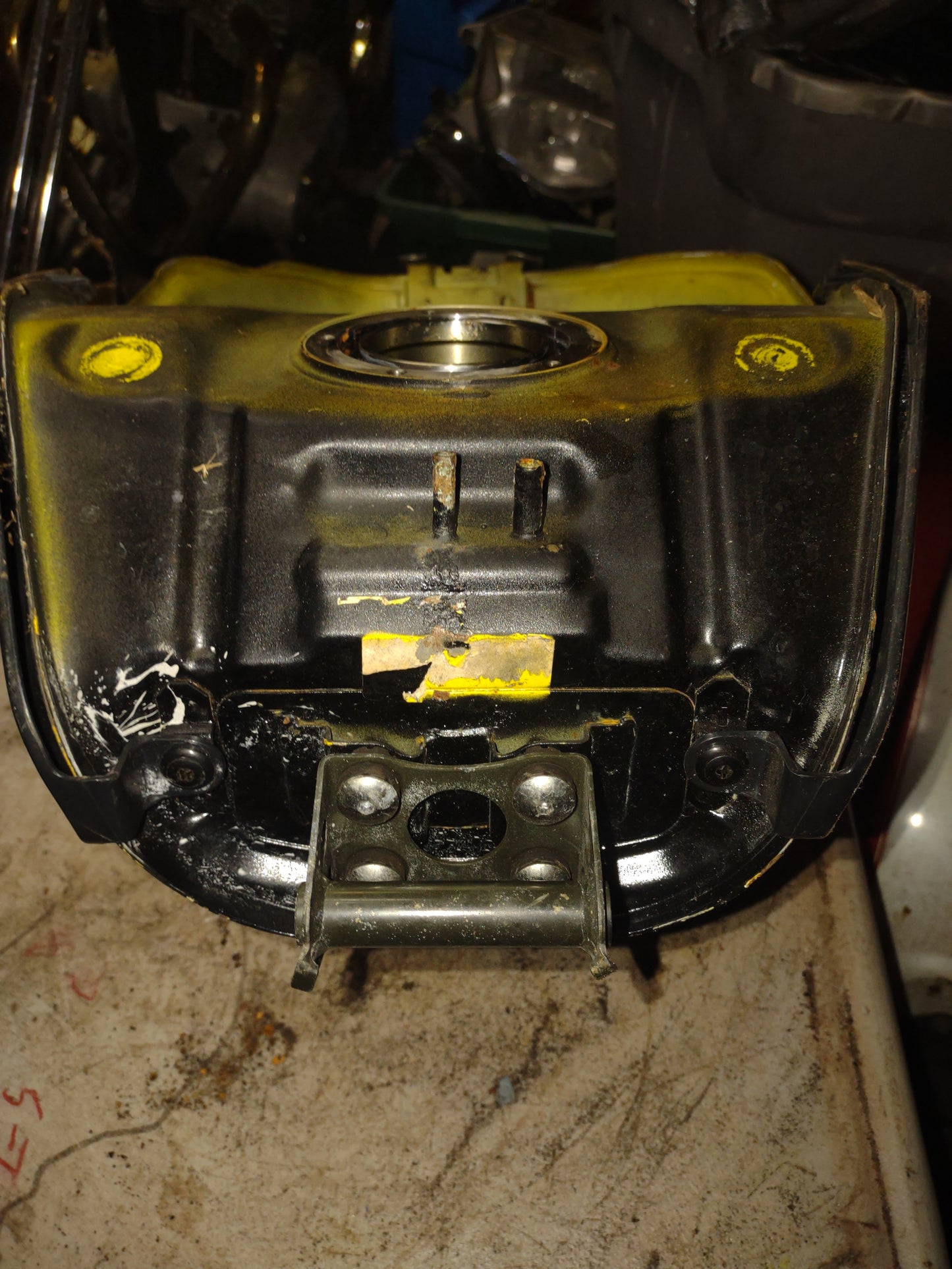 04 05 Suzuki GSXR 600 GSXR600 Gas Tank Fuel Petrol Cell Reservoir