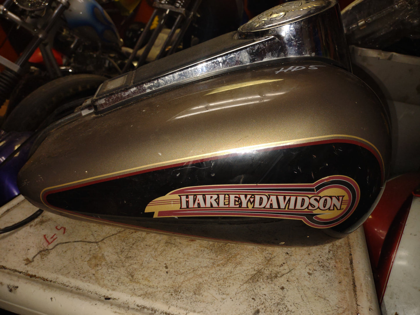 Harley Davidson Electra Glide Classic Gas Tank & Center Console OEM Fuel Petrol