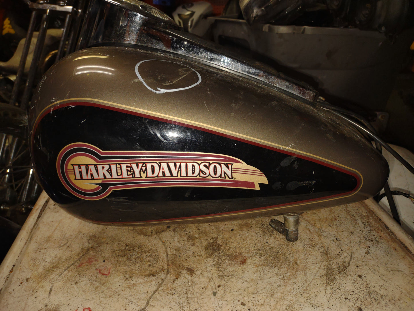 Harley Davidson Electra Glide Classic Gas Tank & Center Console OEM Fuel Petrol