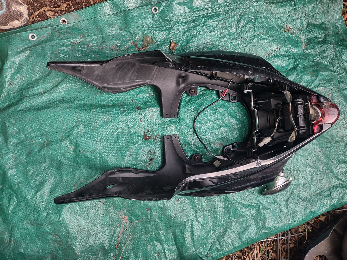 08 up Suzuki Hayabusa Gen 2 Rear Tail Fairing Plastic Damaged Tail Light Turn signals