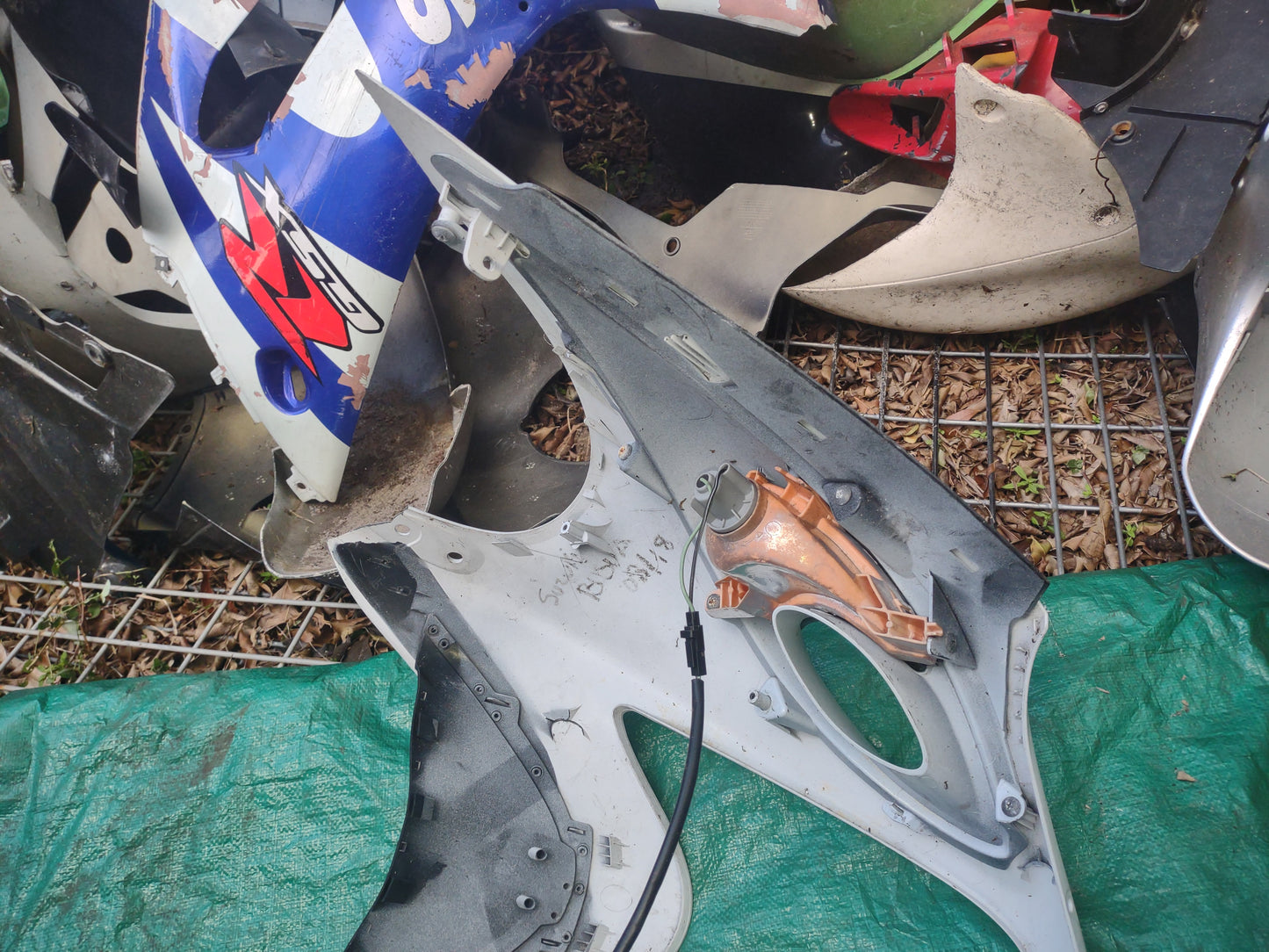 08-20 Suzuki Hayabusa Upper Front Fairing Nose Plastic Cowl GSX1300R Busa Damaged