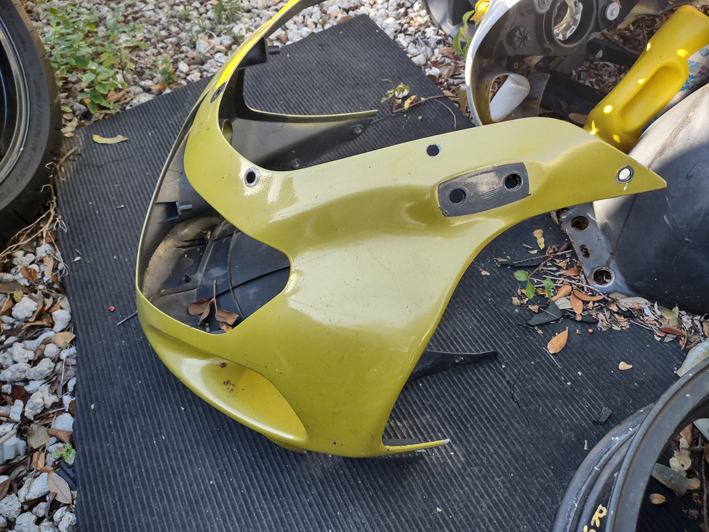 Suzuki GSXR 750 00-03 GSXR 600 01-03 Upper Front Nose Fairing Cowl Plastic 94411-35F0