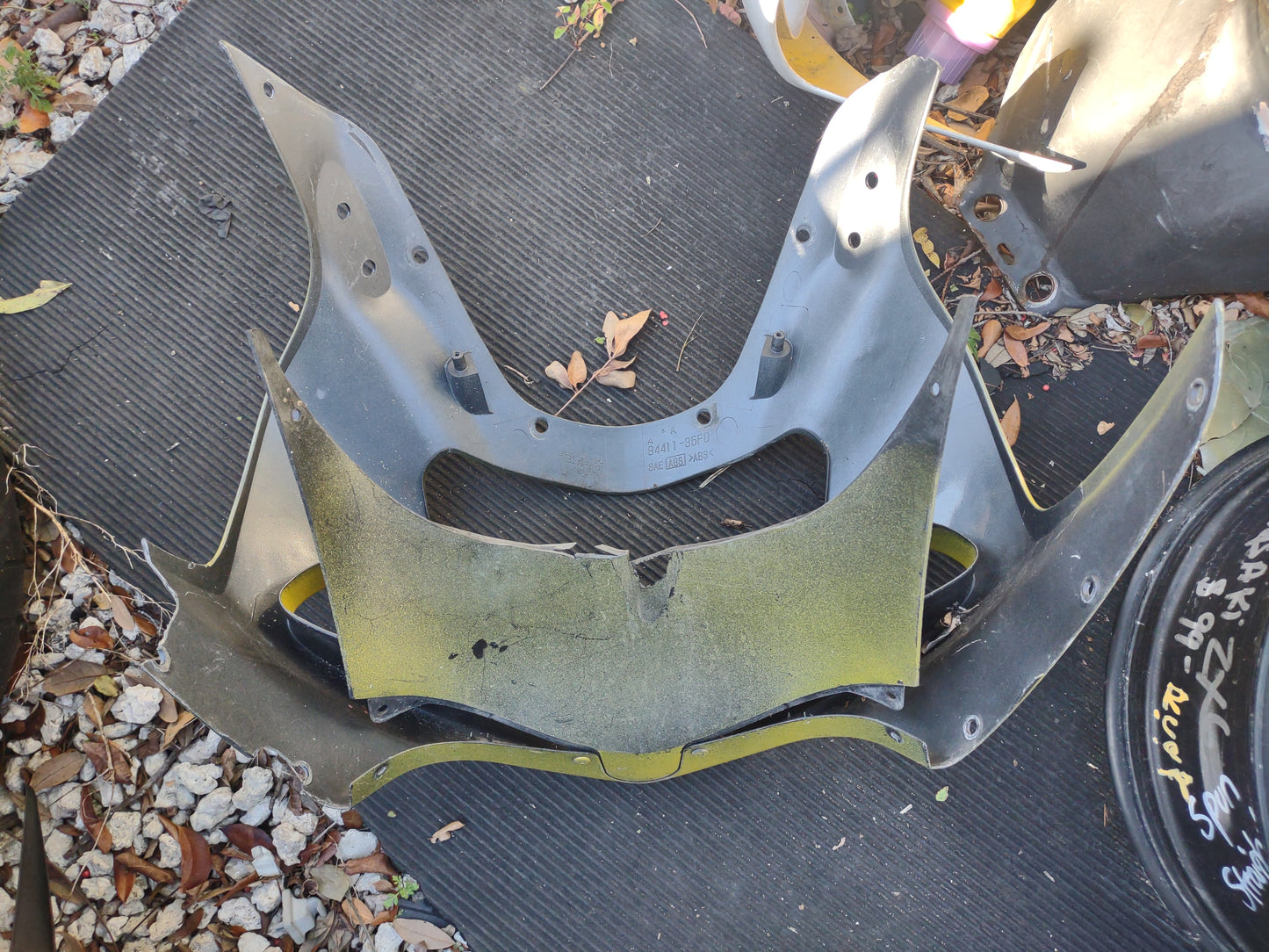 Suzuki GSXR 750 00-03 GSXR 600 01-03 Upper Front Nose Fairing Cowl Plastic 94411-35F0
