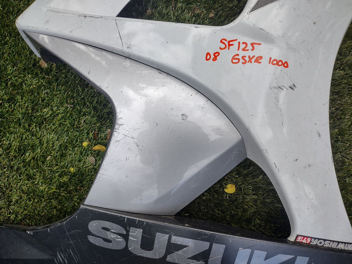 07 08 Suzuki GSXR 1000 Right Side Mid & Lower Fairing Plastic Cowl 94475-21H & 94474-21H