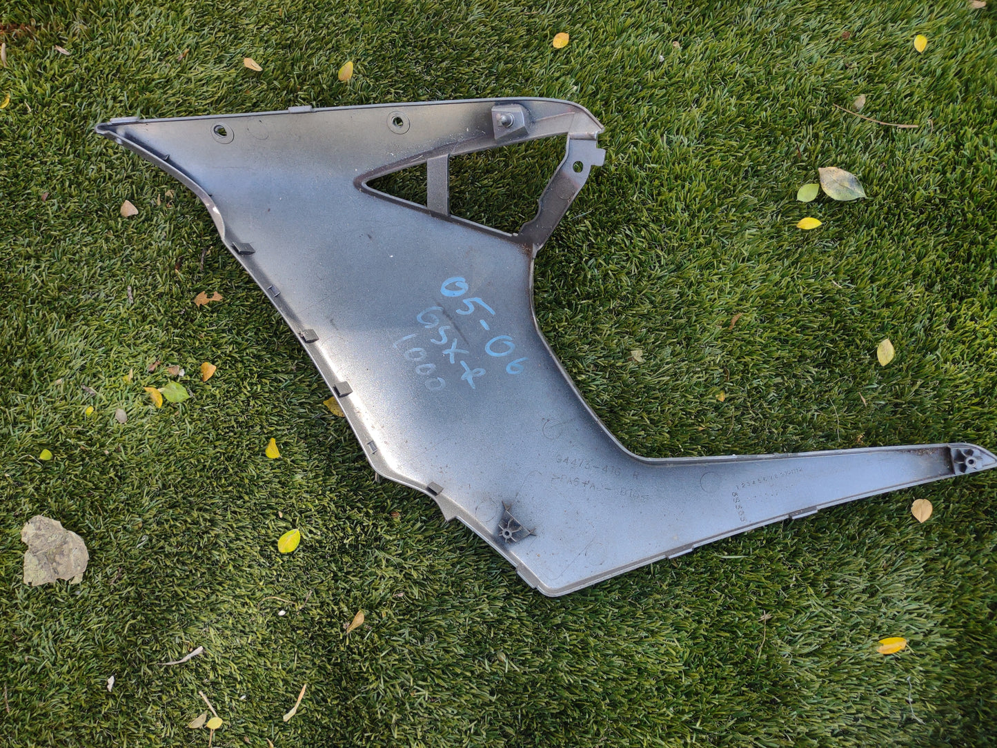 05 06 Suzuki GSXR 1000 Right Side Mid Fairing Plastic Cowl 94473-41G-R