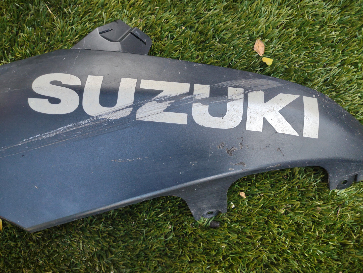 08 09 Suzuki GSXR 600 750 Right Side Belly Fairing Bottom Lower Plastic