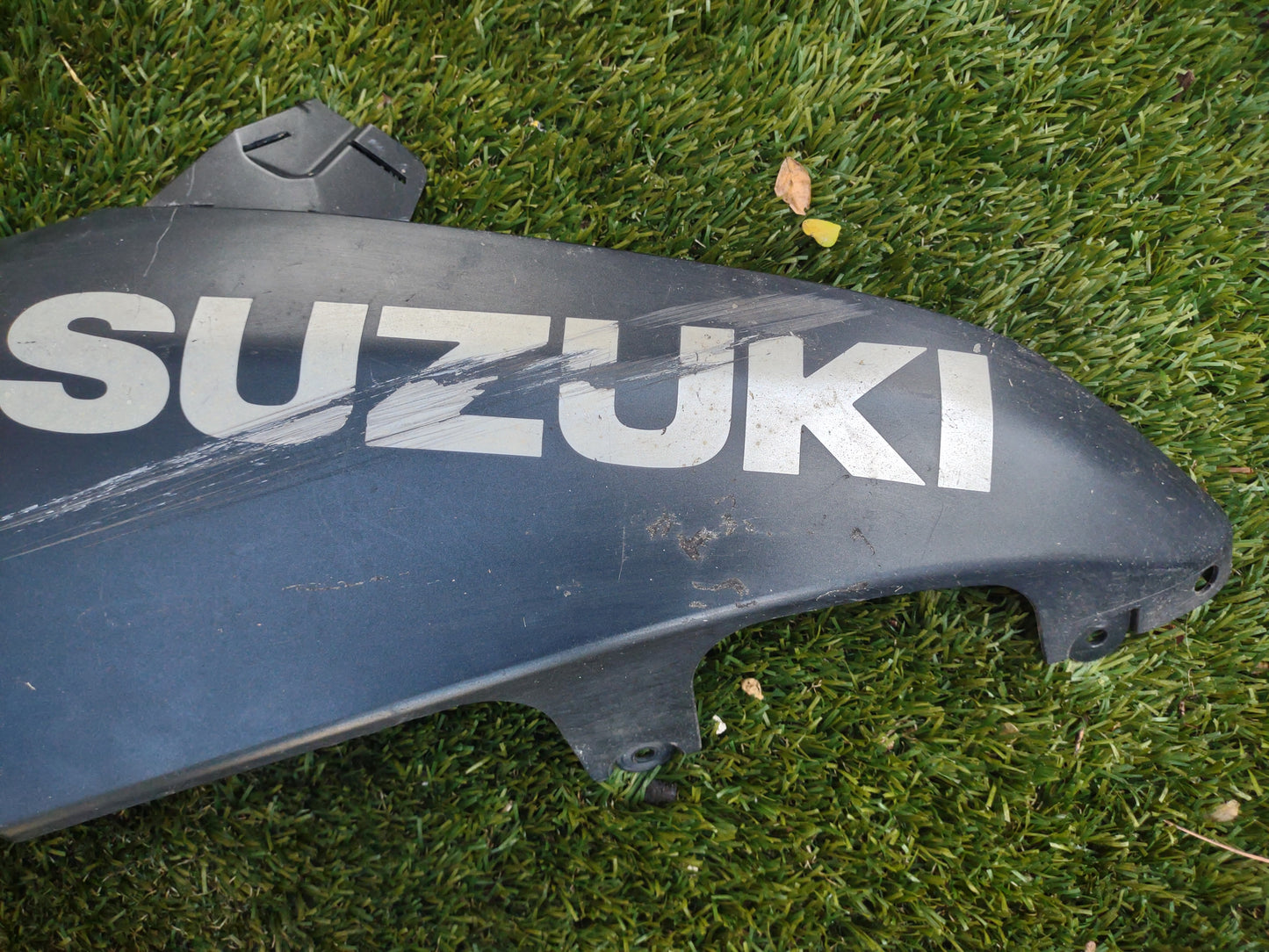 08 09 Suzuki GSXR 600 750 Right Side Belly Fairing Bottom Lower Plastic