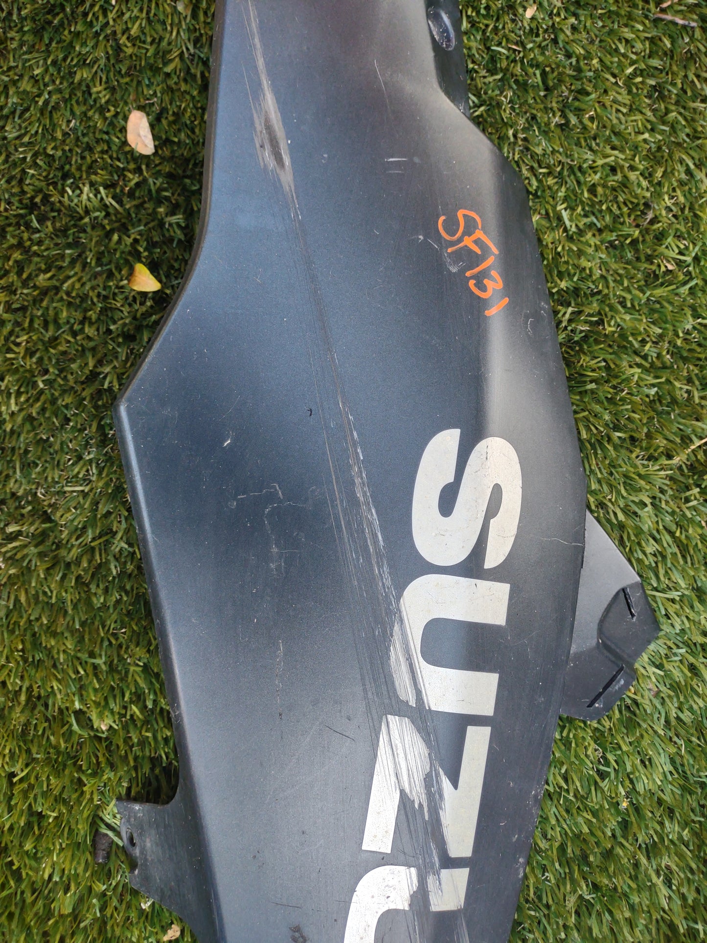 08 09 Suzuki GSXR 600 750 Right Side Belly Fairing Bottom Lower Plastic