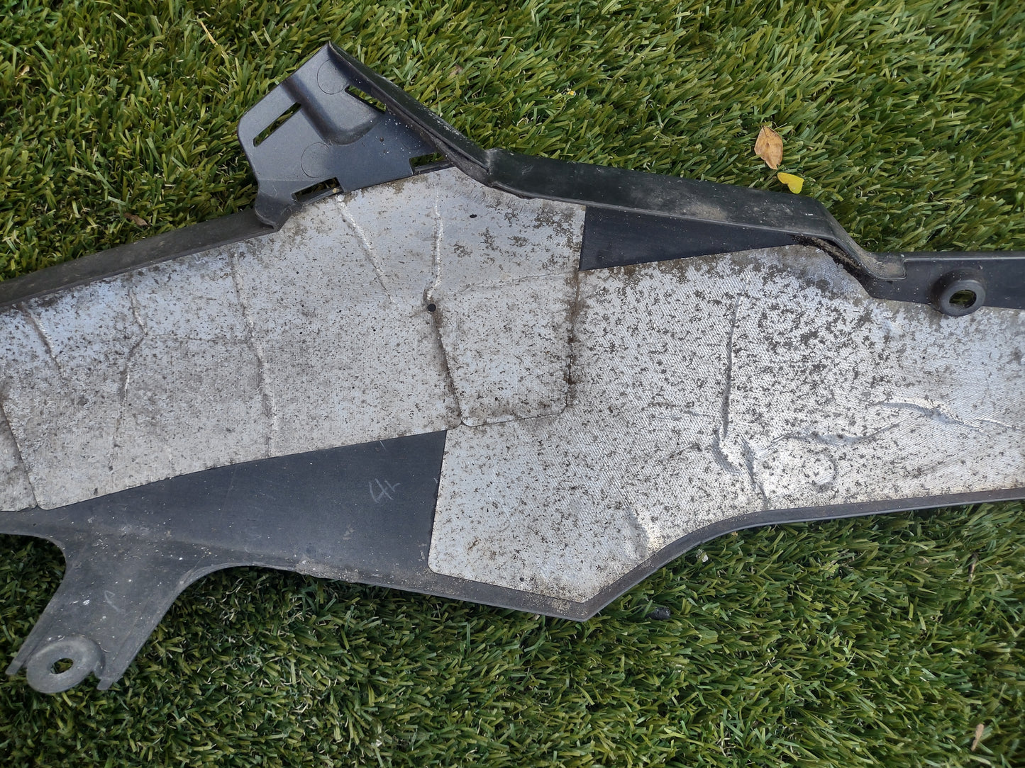 08 09 Suzuki GSXR 600 750 Right Side Belly Fairing Bottom Lower Plastic