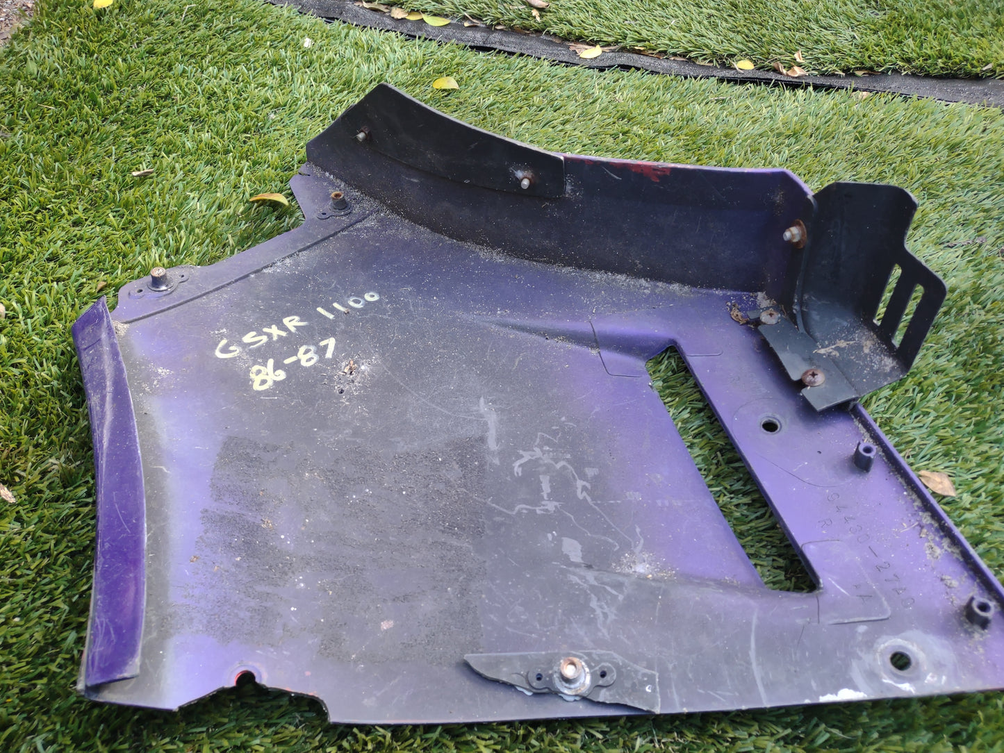 86-88 Suzuki GSXR 1100 86-87 GSXR 750 Right Side Mid Fairing Plastic Cowl 94430-27A0