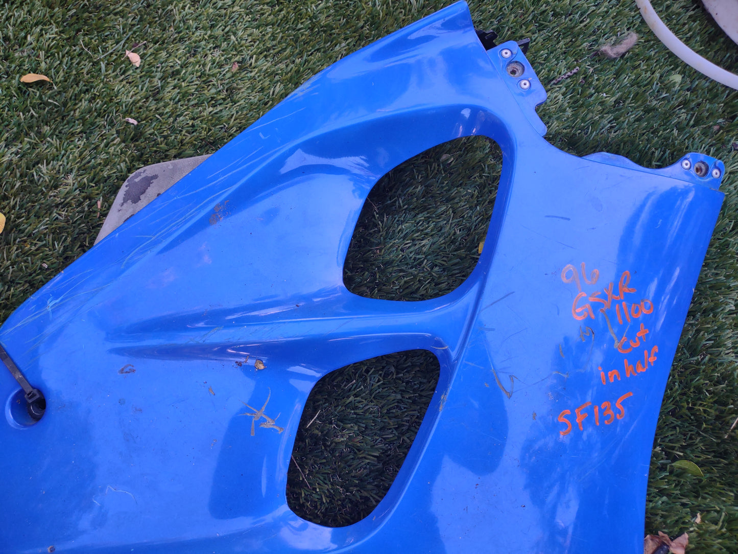96 GSXR 1100 Right Side Fairing Plastic Cowl Cut In Half GSXR1100