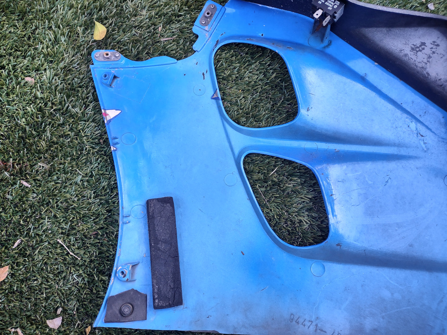 96 GSXR 1100 Right Side Fairing Plastic Cowl Cut In Half GSXR1100
