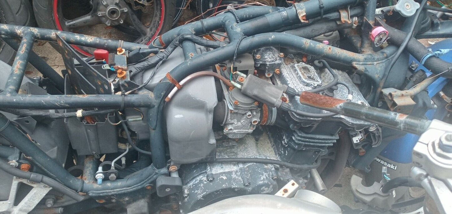 1999 Kawasaki Concours carburetors sitting outside but complete considered parts ZG1000 ZG 1000