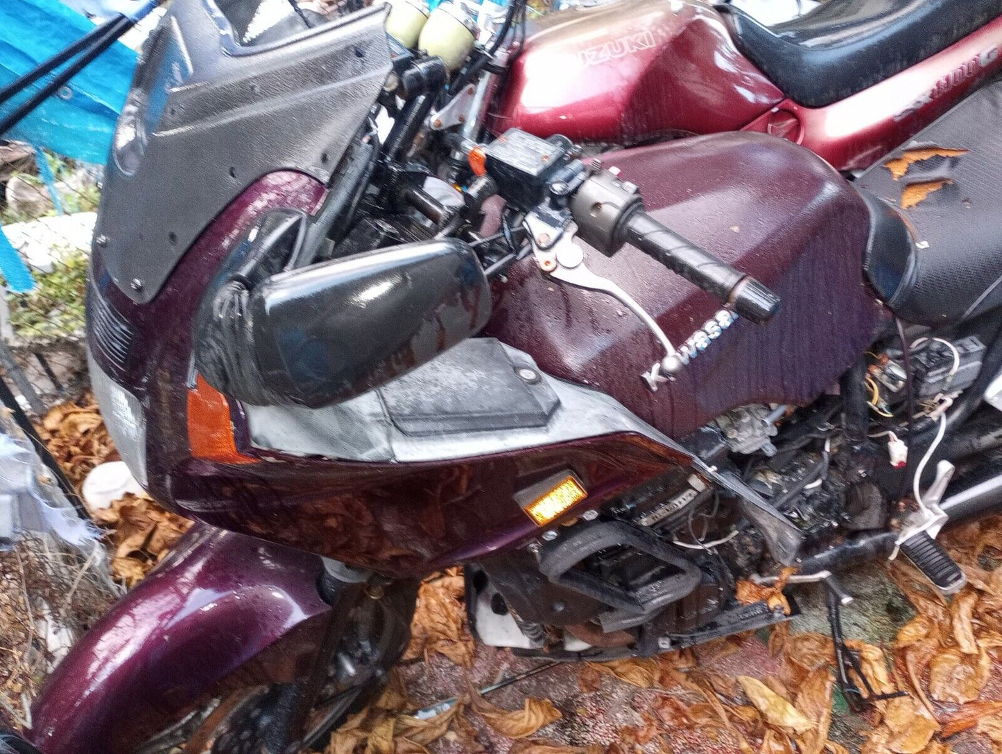 1999 Kawasaki Concours carburetors sitting outside but complete considered parts ZG1000 ZG 1000
