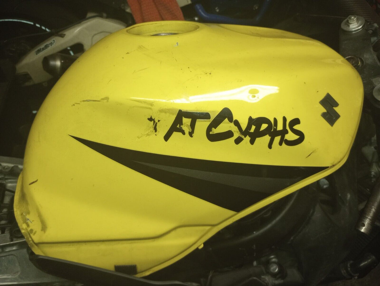 SOLD 04 05 2004 2005 SUZUKI GSXR 600 750 Gas Tank Fuel Petrol Cell OEM Yellow