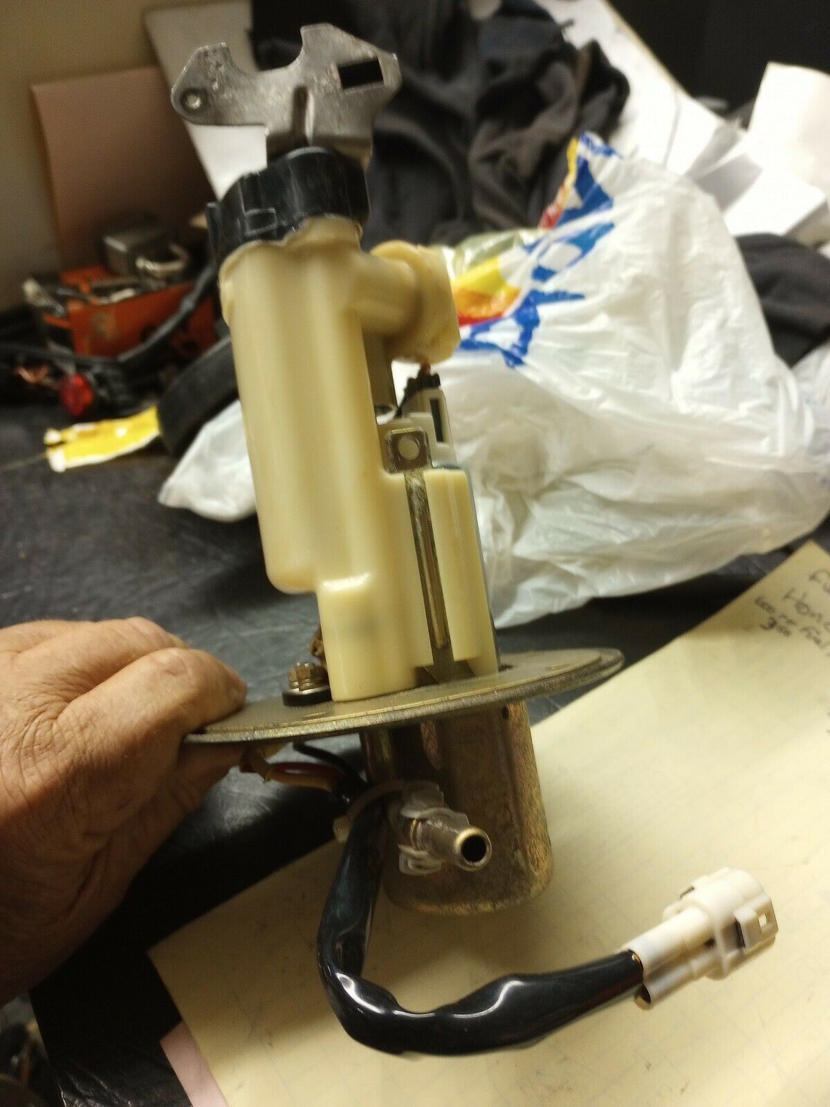 04 05 SUZUKI GSXR 600 750 FUEL PUMP 15100-29G00 REBUILT NOT USED * core cred