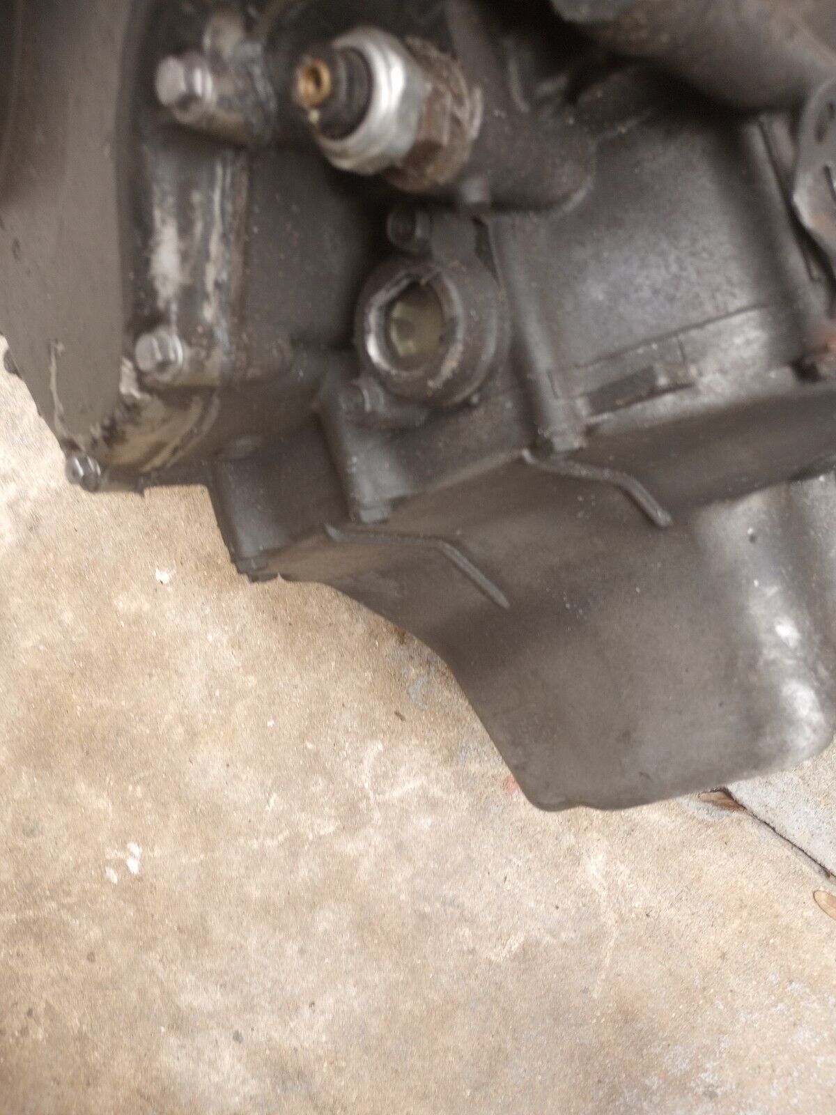 03 - 06 Honda CBR600RR Oil Pan Engine Cover trying to save gasket 600RR Honda CBR 600 RR
