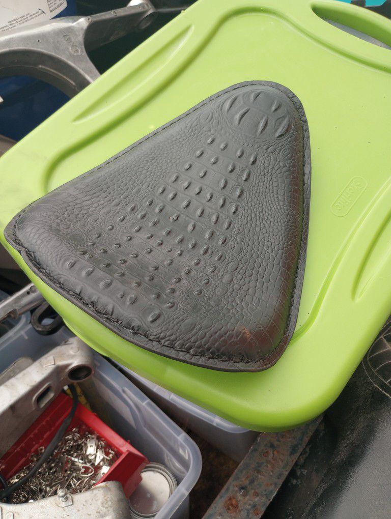 Honda Suzuki Yamaha Kawasaki Harley-Davidson Custom Seats