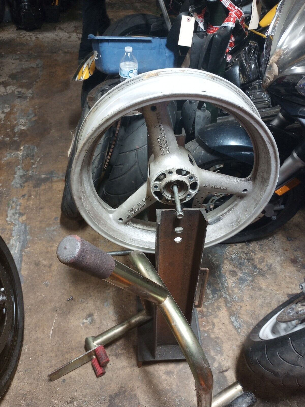 1997 Suzuki GSXR750 GSXR 750 front wheel rim 17 x 3.5 SRAD