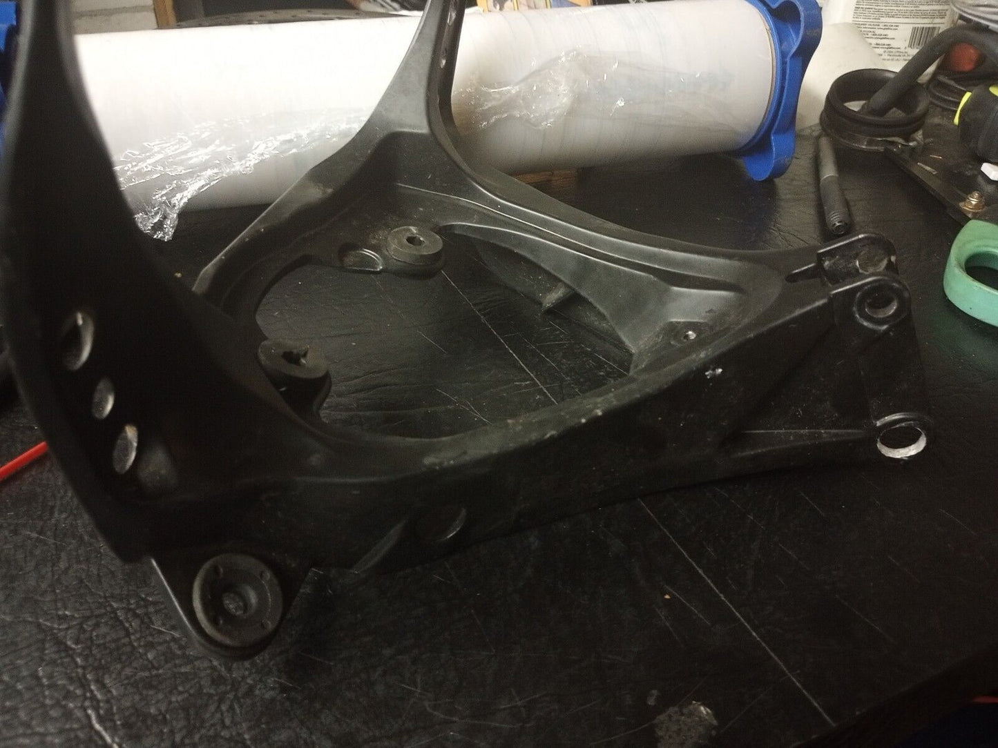 05 06 Suzuki GSXR1000 GSXR 1000 Upper Fairing Headlight Bracket Stay Mount OEM