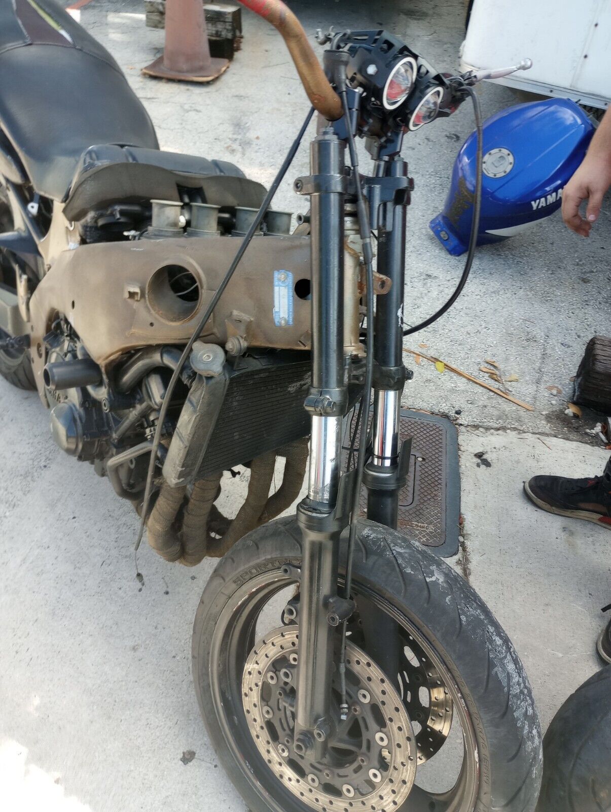 1997 2007 Yamaha YZF600 YZF 600 front wheel and rotors straight