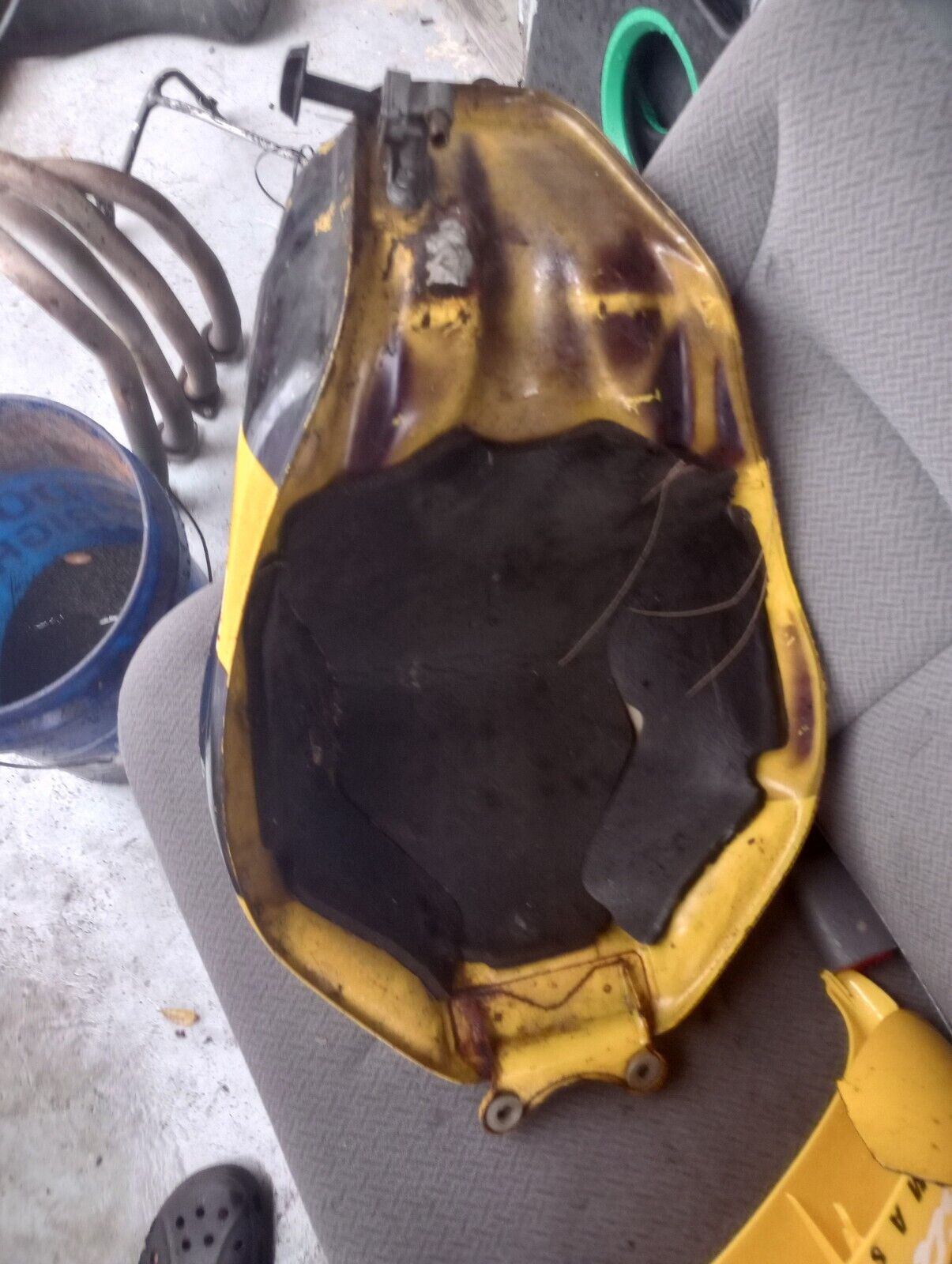 2001 Kawasaki ZX6 ZX-6 ZX6E Gas Fuel Petrol Tank Local Pickup Only Ninja 600 ZZR600