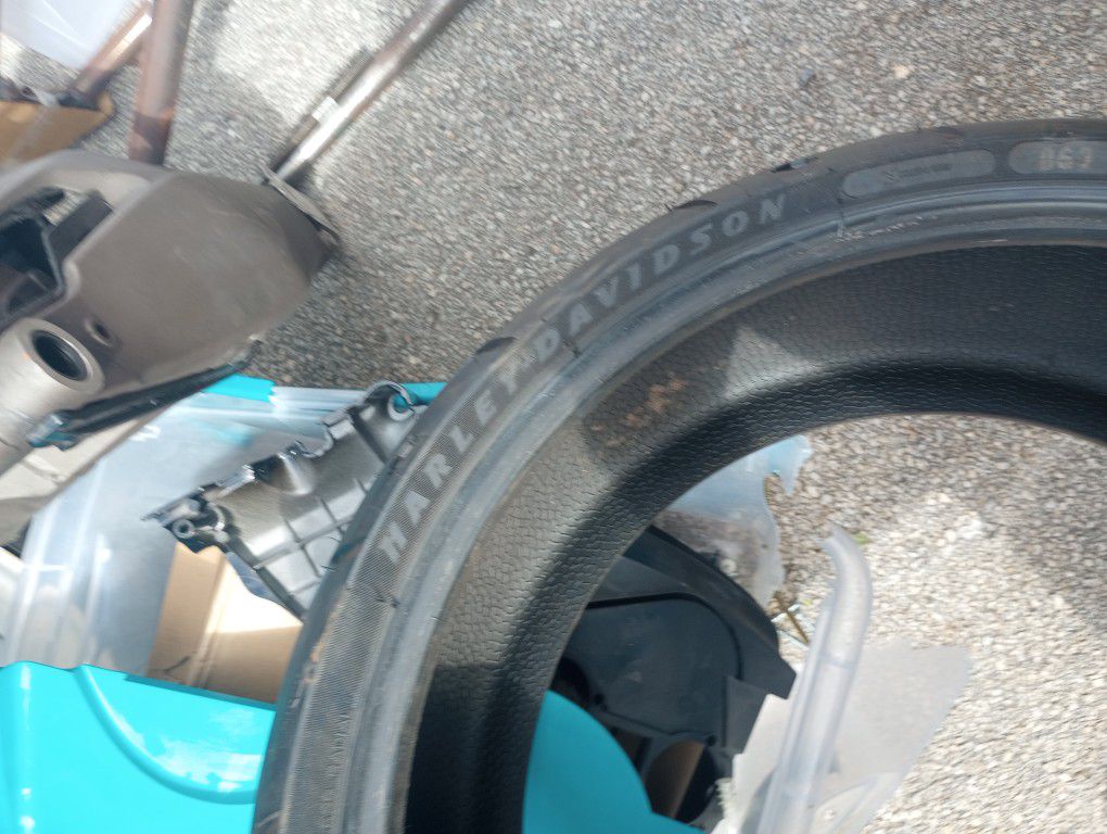 SOLD Harley-Davidson Tire Michelin 240 / 40 r 18 Good Condition Harley Davidson