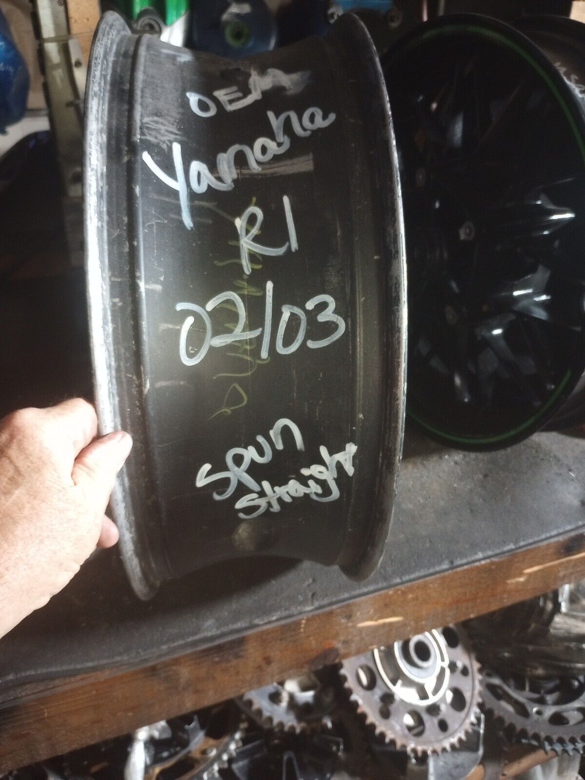 02 03 YAMAHA YZF 1000 R1 Rear wheel Rim OEM perfectly straight YZF1000